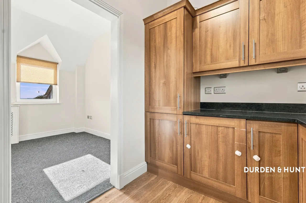 Eastwood Road, White House Court, SS6, photo 5