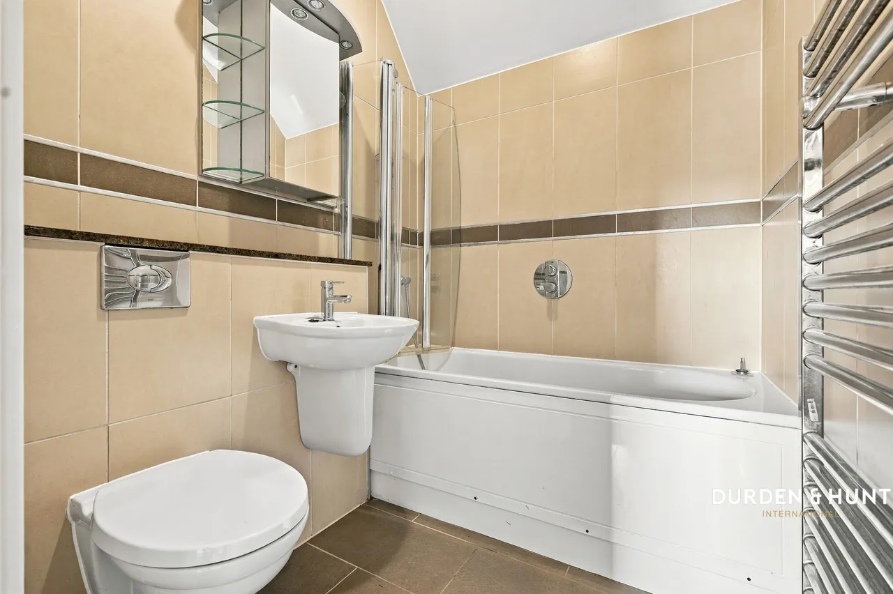 Eastwood Road, White House Court, SS6, photo 13