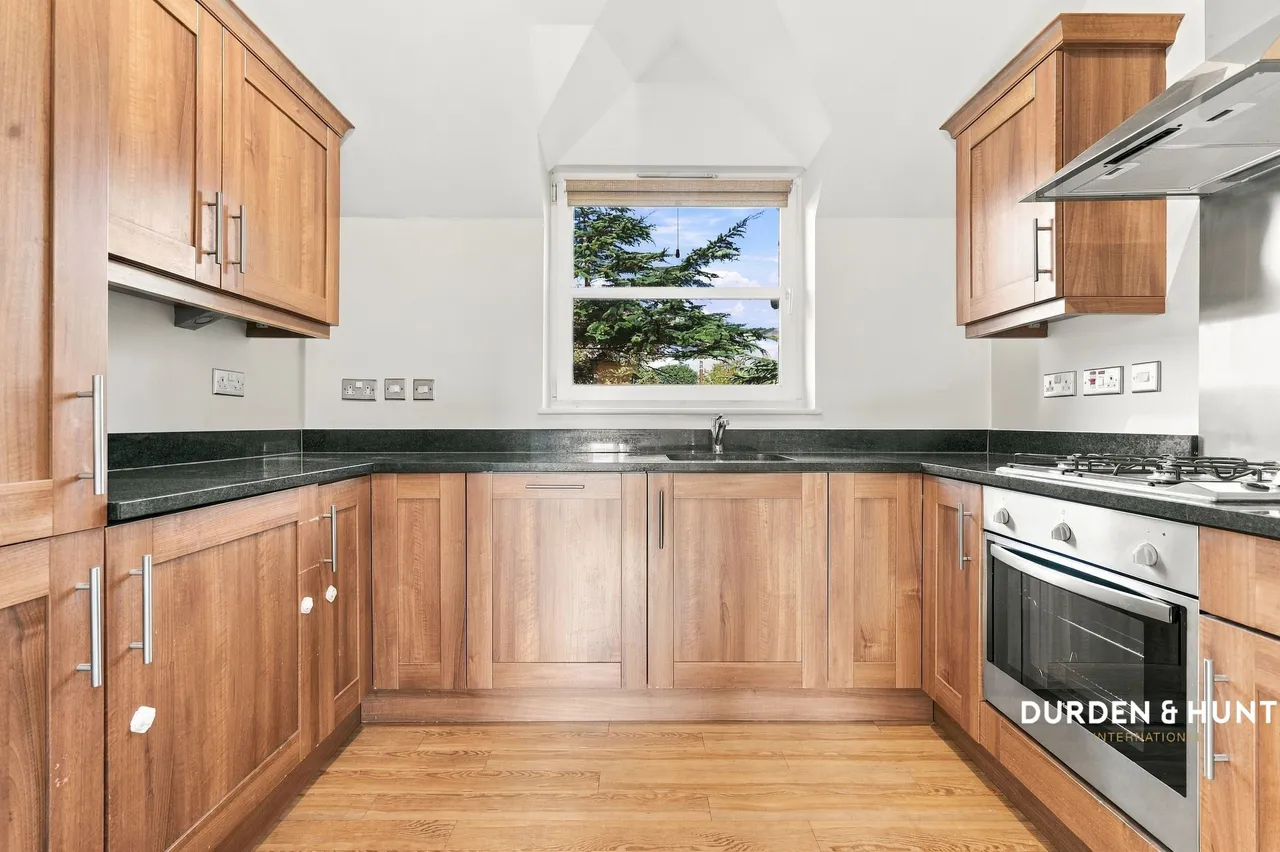Eastwood Road, White House Court, SS6, photo 6