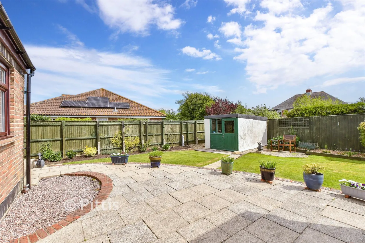 Scotts Close, Shalfleet, PO30, photo 5