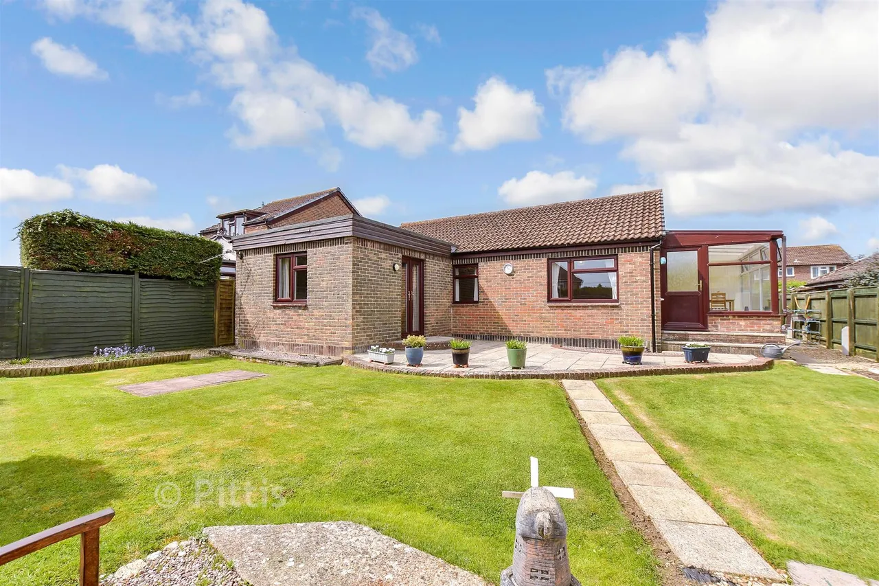 Scotts Close, Shalfleet, PO30, photo 2