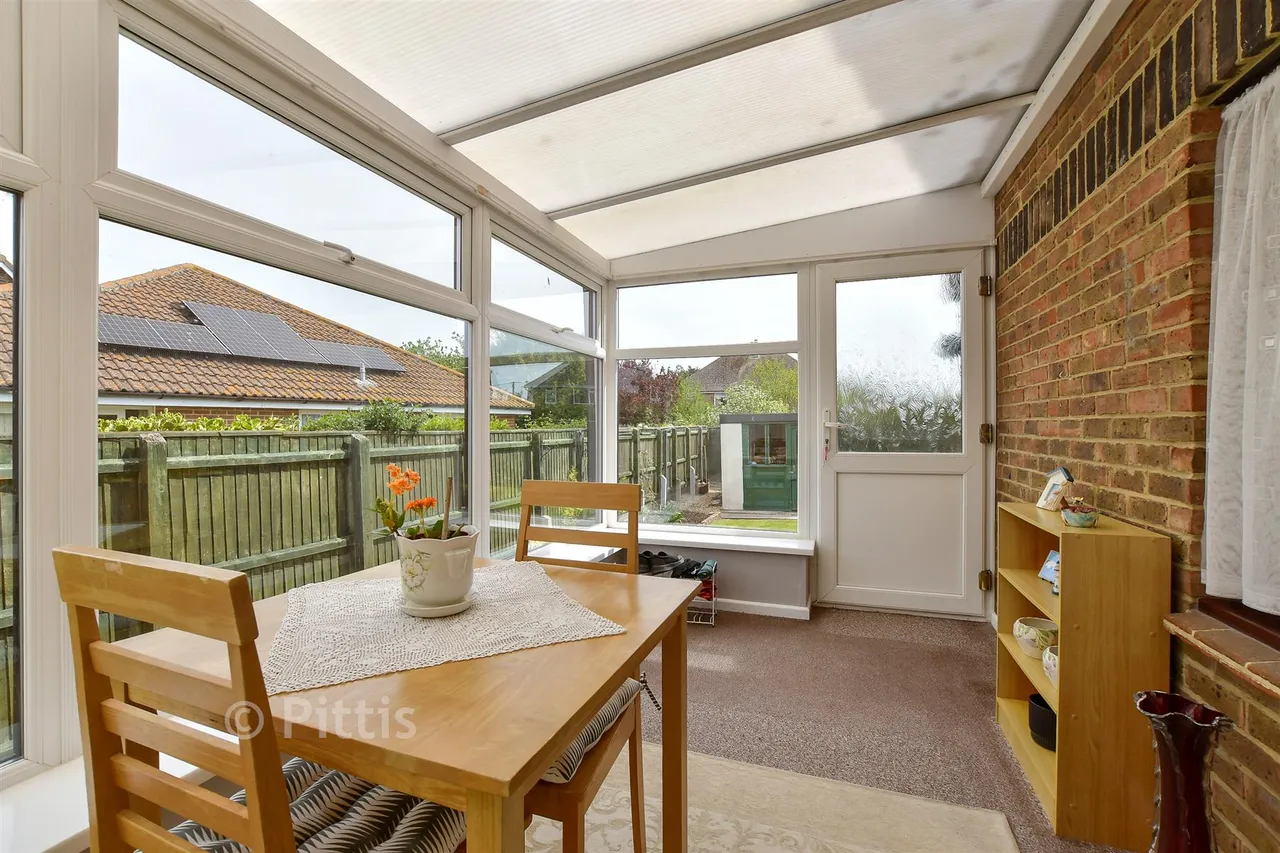 Scotts Close, Shalfleet, PO30, photo 7