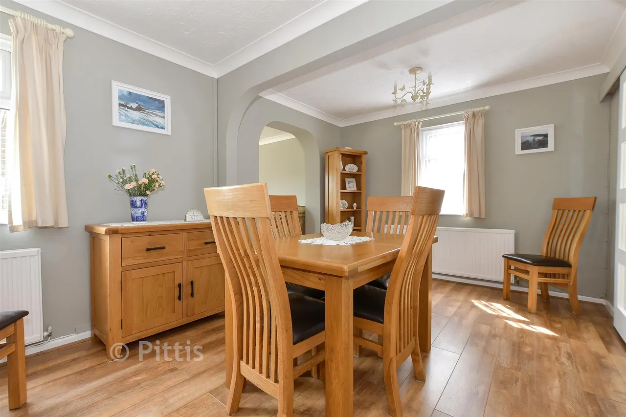 Scotts Close, Shalfleet, PO30, photo 6