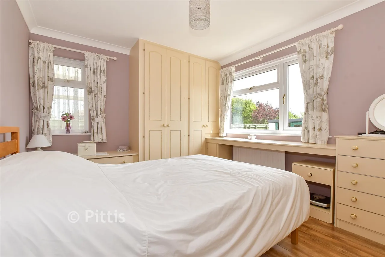 Scotts Close, Shalfleet, PO30, photo 8
