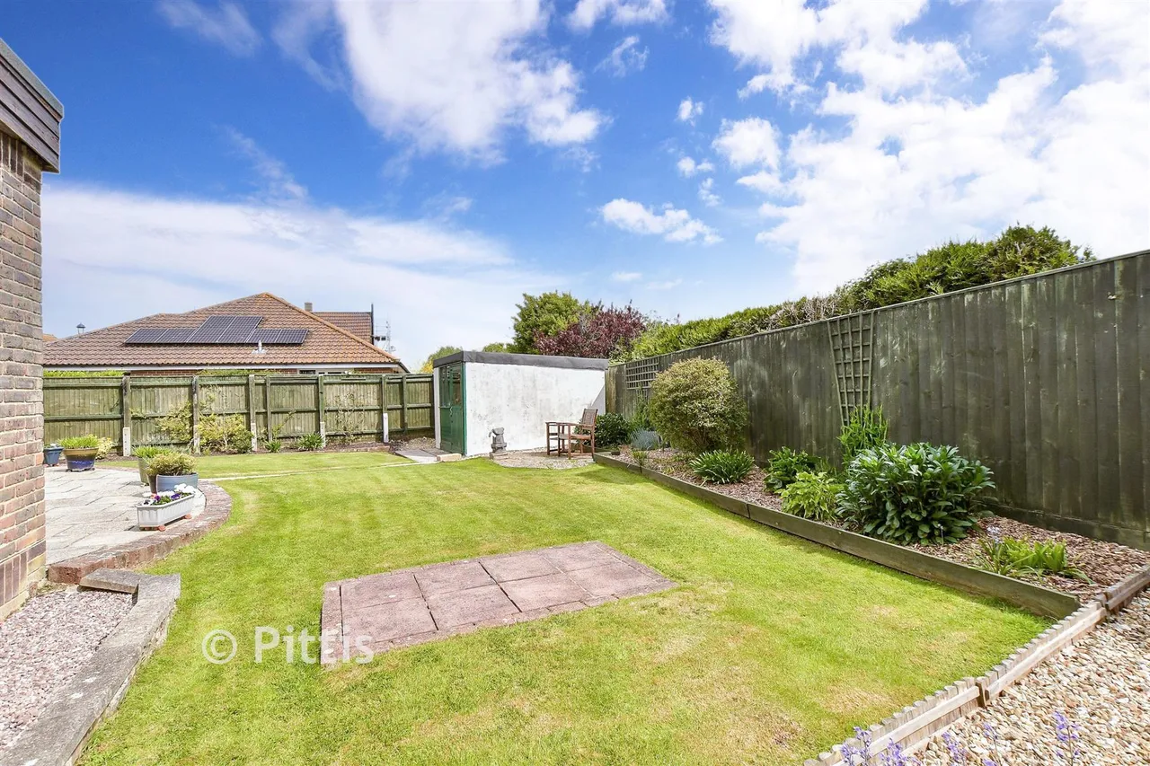 Scotts Close, Shalfleet, PO30, photo 10