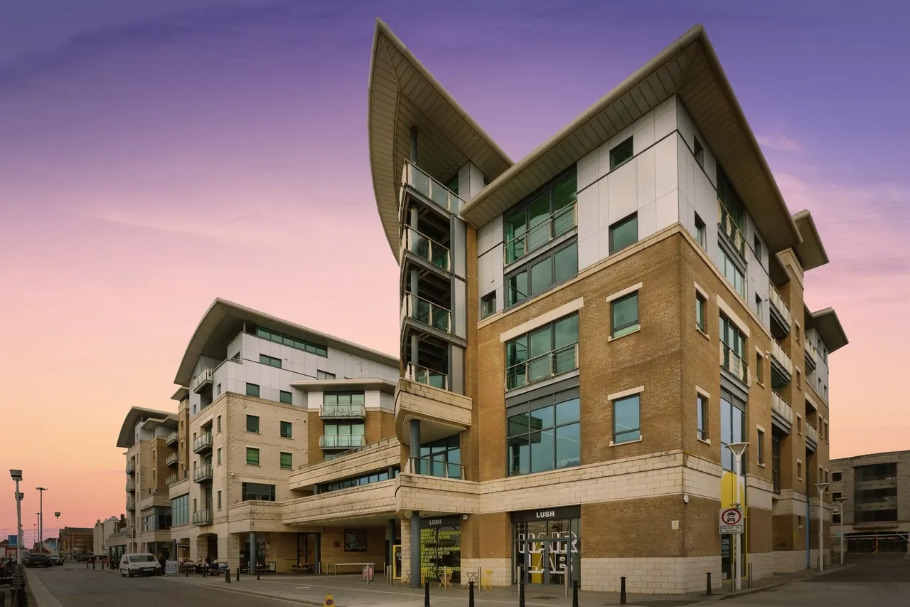 2 bed flat for sale — The Quay, Poole