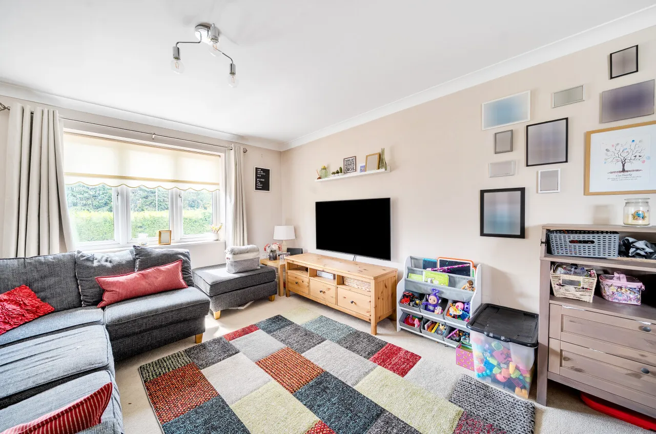 Lelant Drive, Four Marks, GU34, photo 2