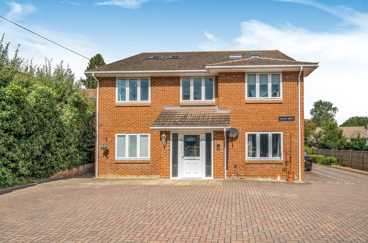 2 bed flat for sale, Lelant Drive, Four Marks, GU34