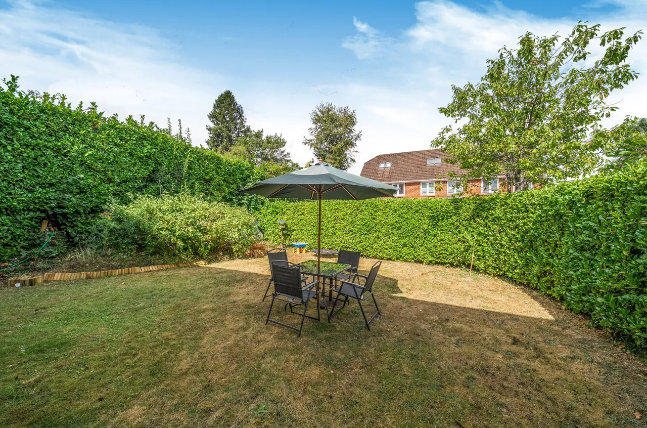 Lelant Drive, Four Marks, GU34, photo 13
