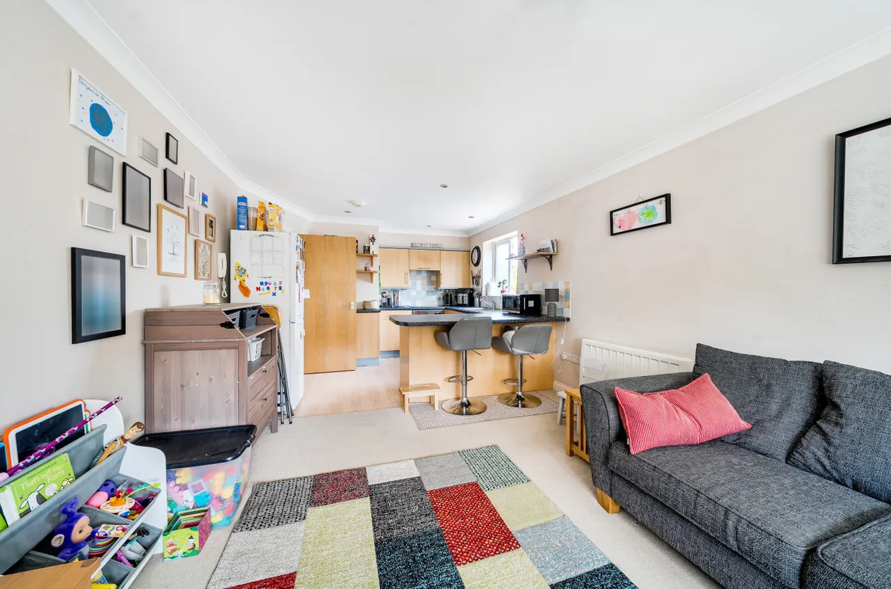 Lelant Drive, Four Marks, GU34, photo 11