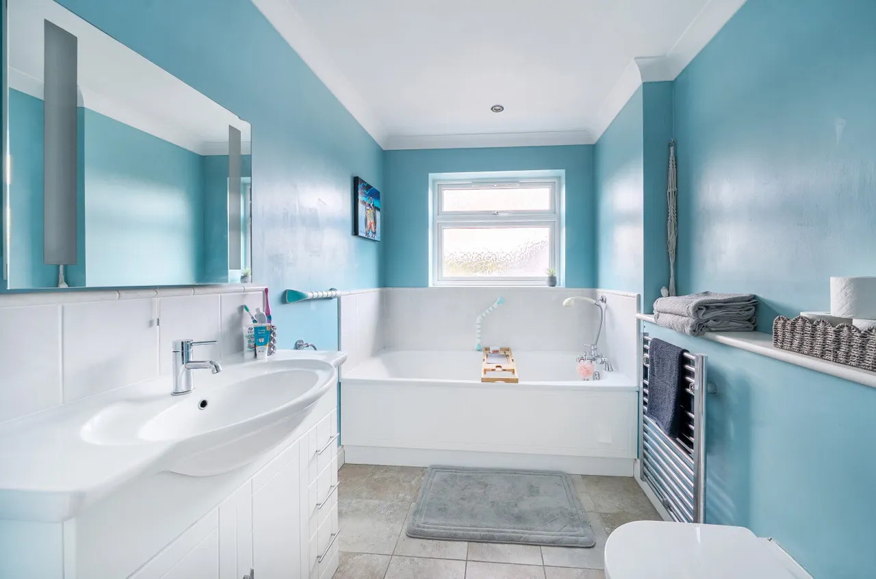 Lelant Drive, Four Marks, GU34, photo 6