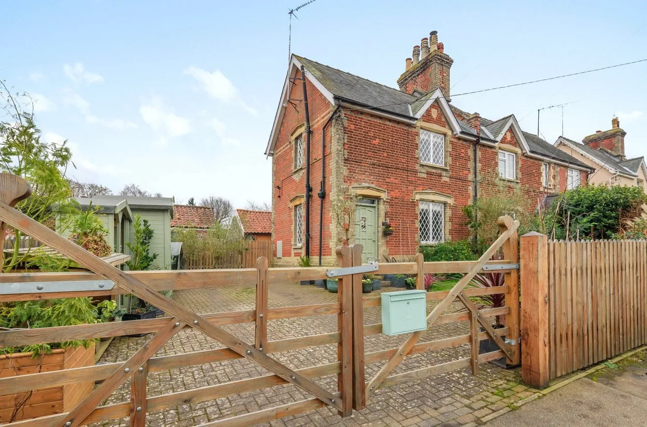 2 bed flat for sale, High Street, Cheveley, CB8