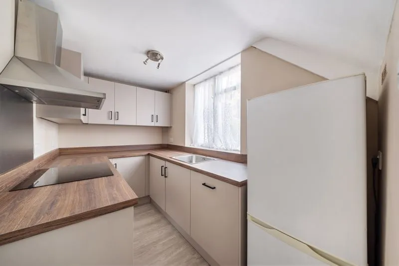 Wrythe Lane, Carshalton SM5 1TX, photo 5