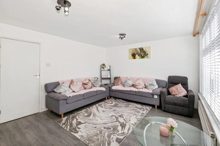 Spackmans Way, Slough, SL1, photo 2