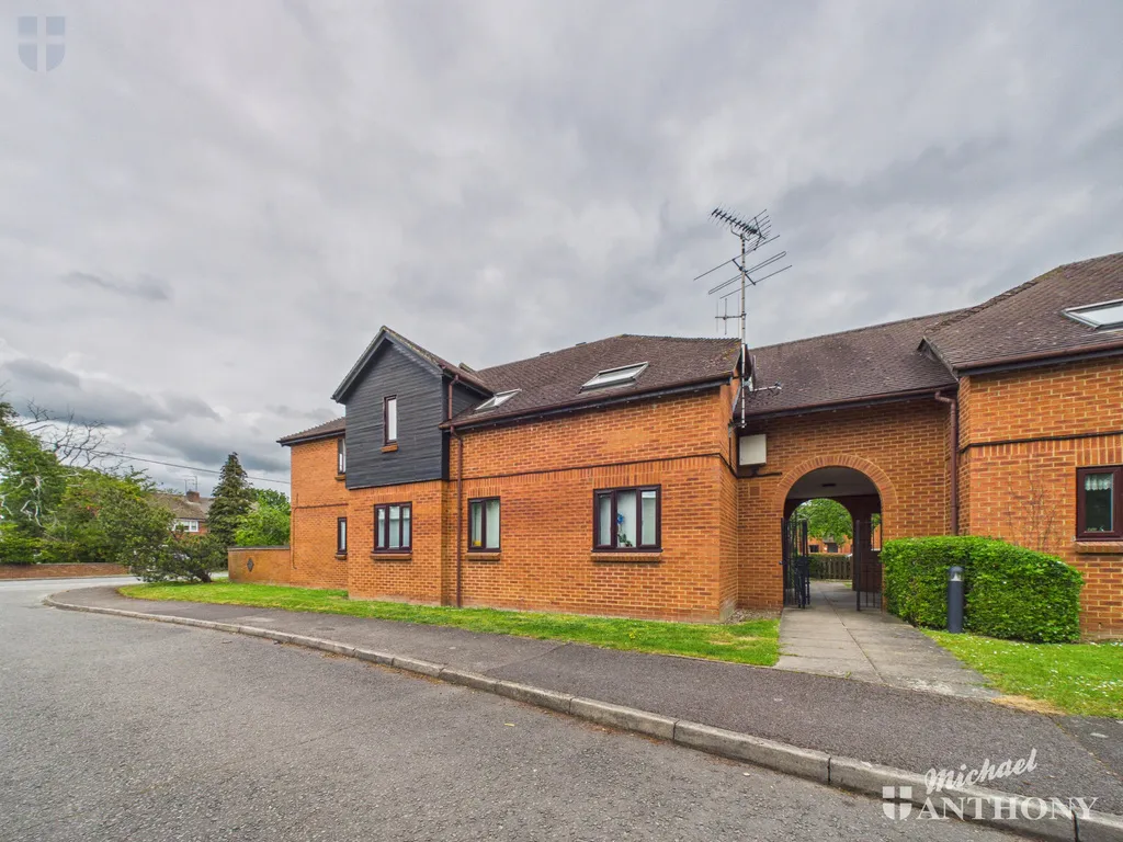 Plested Court, Stoke Mandeville, Aylesbury, HP22 5UB, photo 9