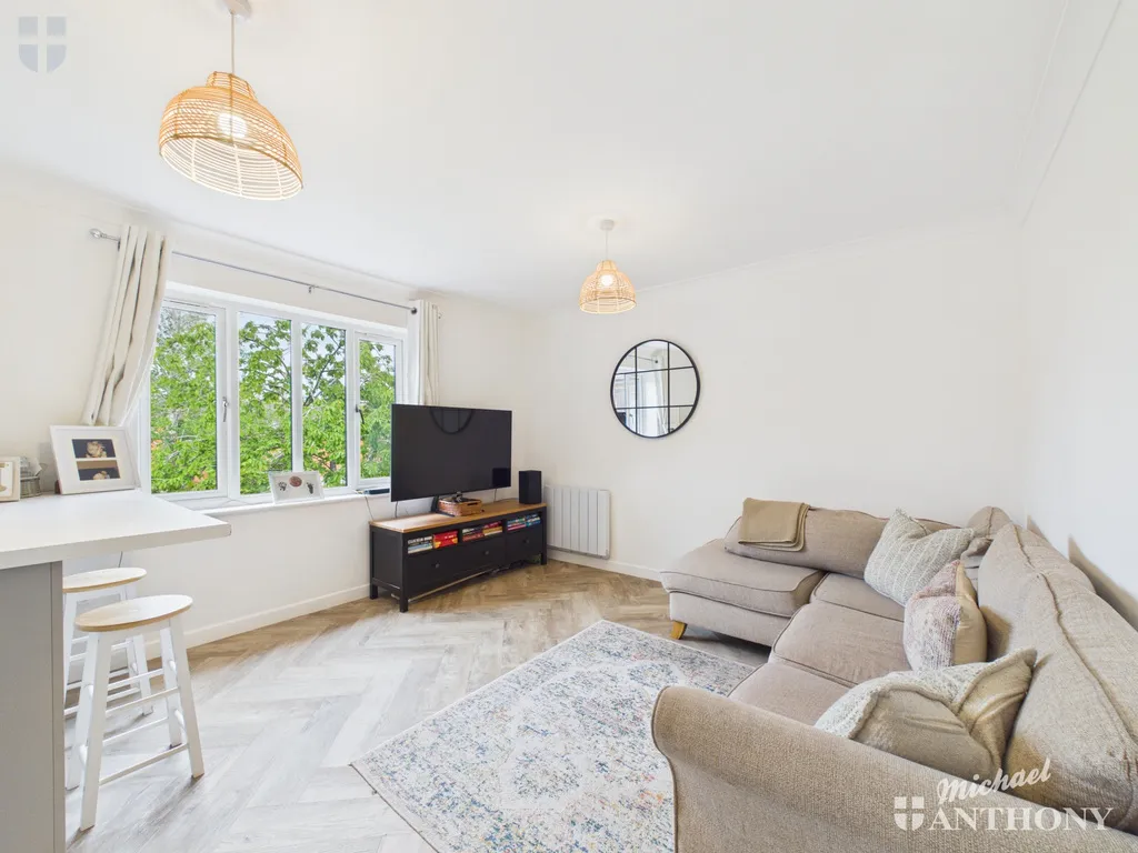 Plested Court, Stoke Mandeville, Aylesbury, HP22 5UB, photo 3