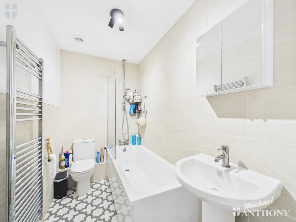 Plested Court, Stoke Mandeville, Aylesbury, HP22 5UB, photo 5