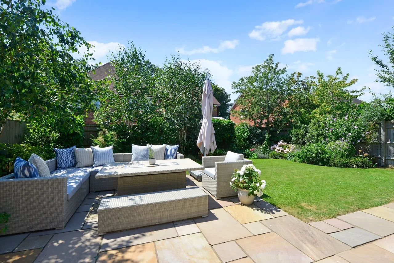 Newlands, Cranleigh, GU6, photo 5