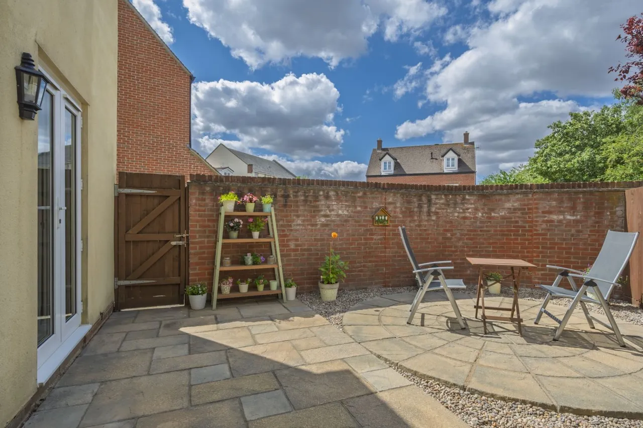 Fawley Close, Swindon, SN25, photo 2