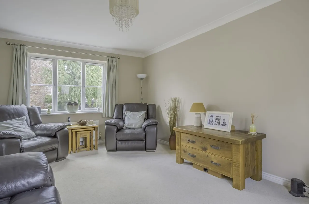 Fawley Close, Swindon, SN25, photo 4