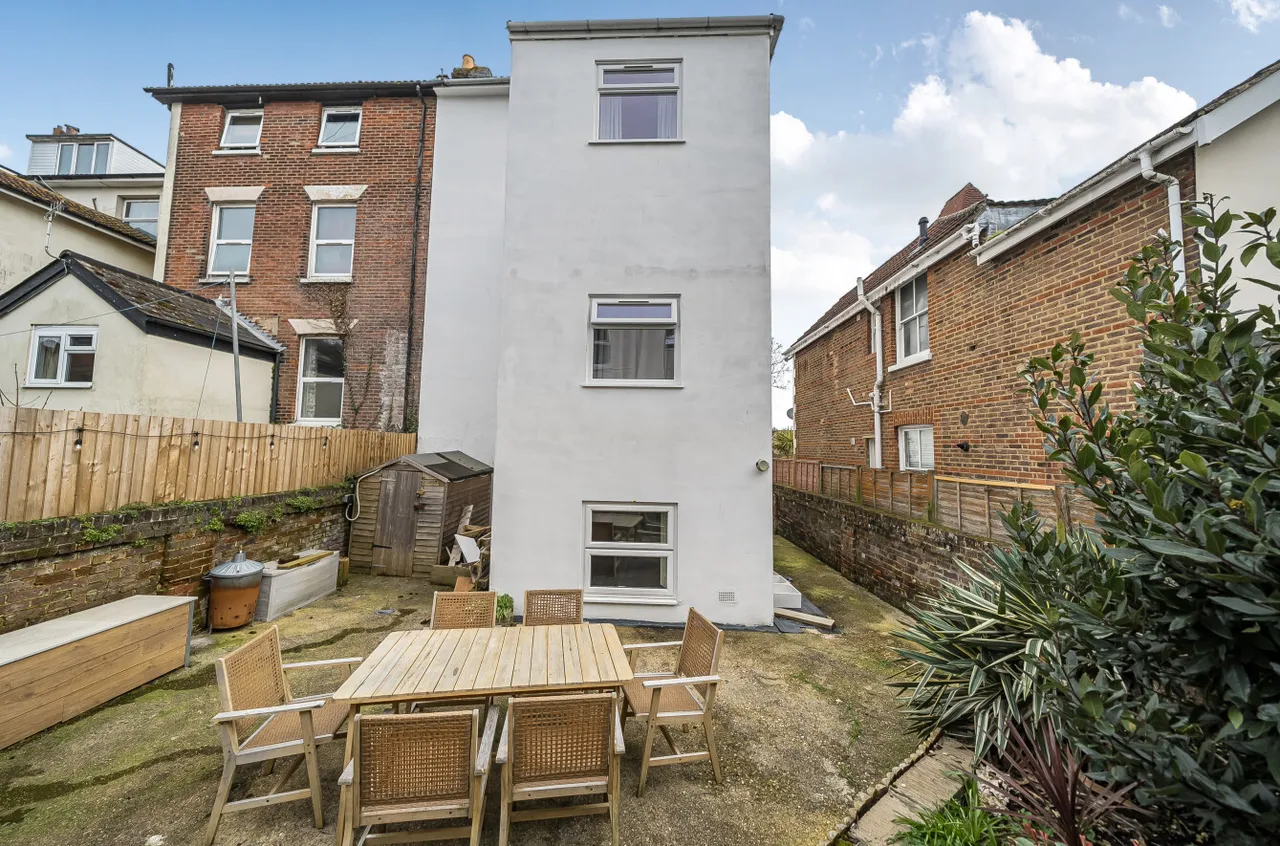 Waverley Road, Southsea, PO5, photo 12