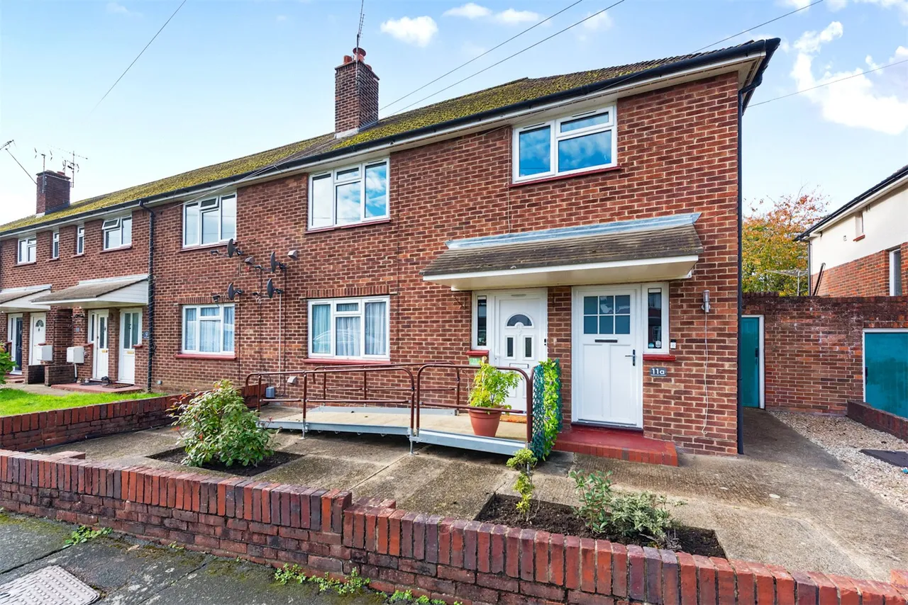 2 bed flat for sale — Underwood Avenue, Ash, Guildford, Surrey, GU12 6PR