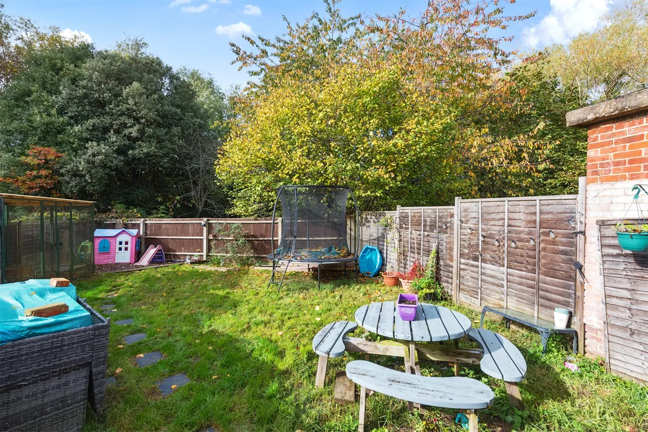Underwood Avenue, Ash, Guildford, Surrey, GU12 6PR, photo 5
