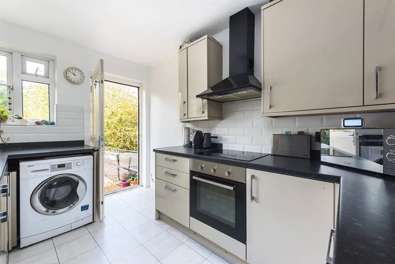 Underwood Avenue, Ash, Guildford, Surrey, GU12 6PR, photo 3