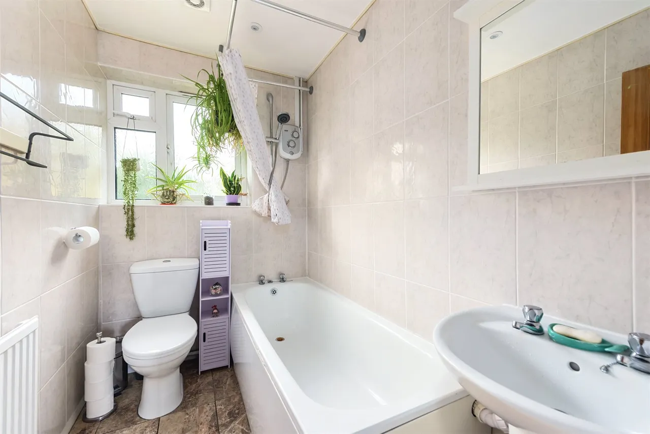 Underwood Avenue, Ash, Guildford, Surrey, GU12 6PR, photo 7