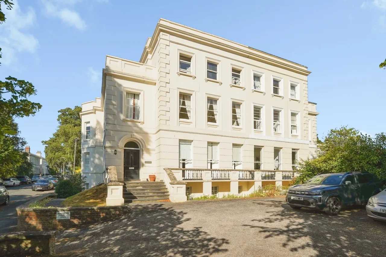 London Road, Cheltenham, GL52, photo 2