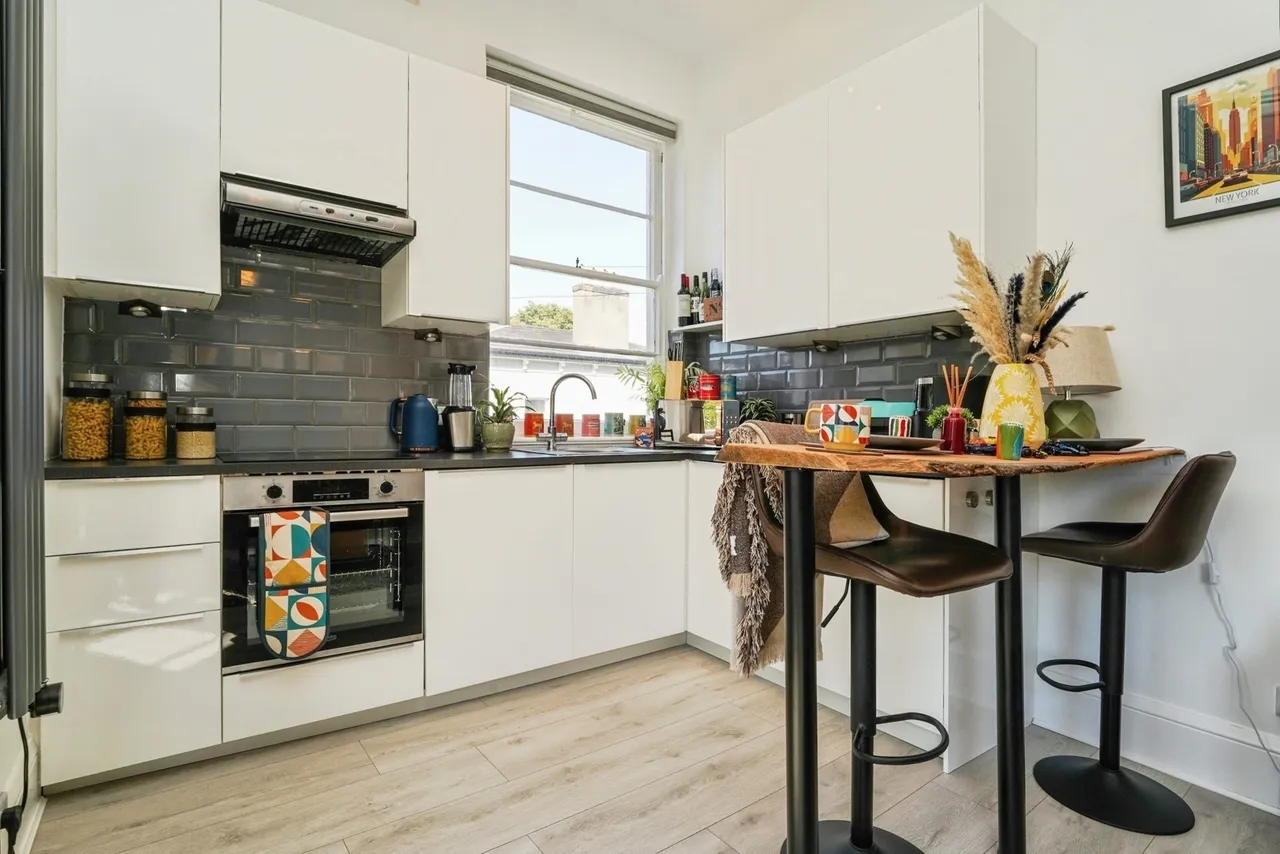 London Road, Cheltenham, GL52, photo 3