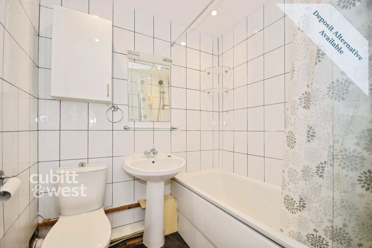 AVAILABLE NOW! Sycamore Drive, East Grinstead, RH19, photo 6
