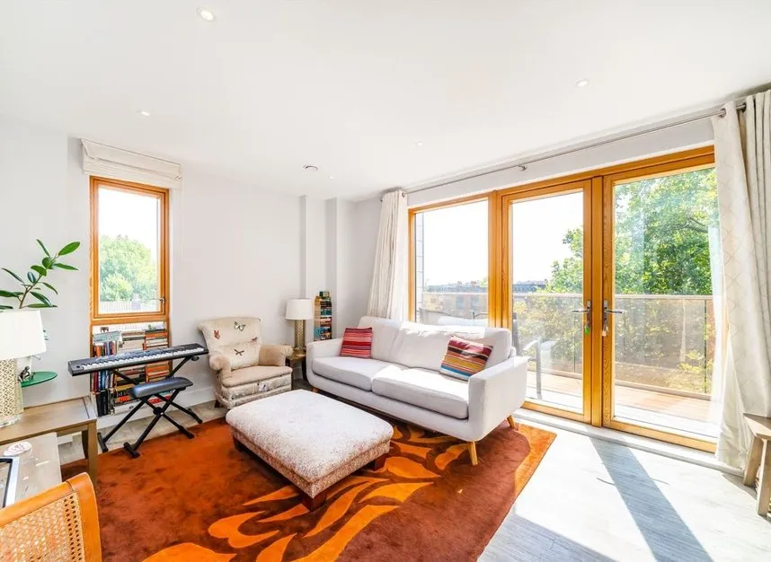 East Acton Lane, Acton, W3, photo 2