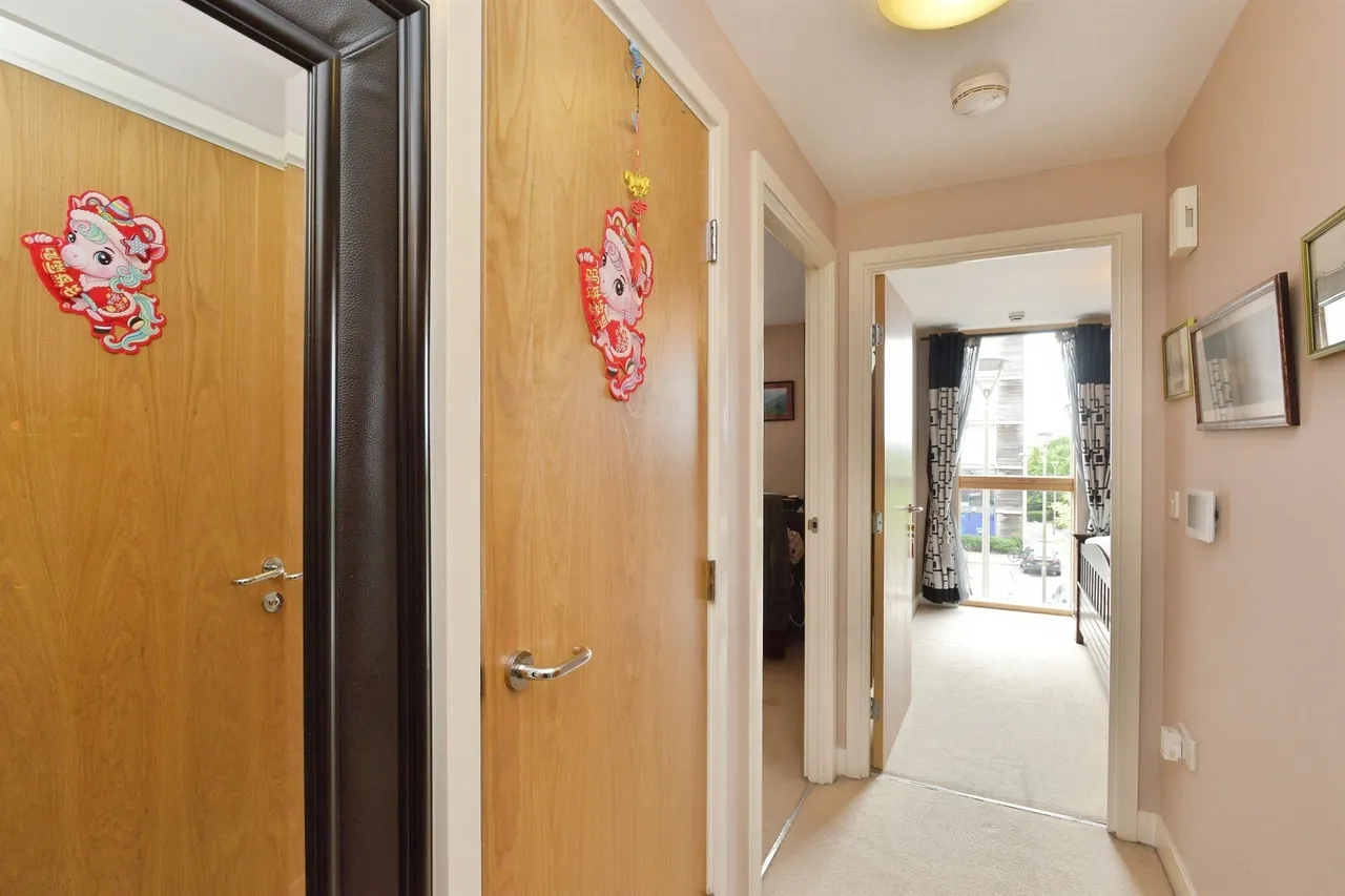 South Row, Milton Keynes, MK9, photo 3