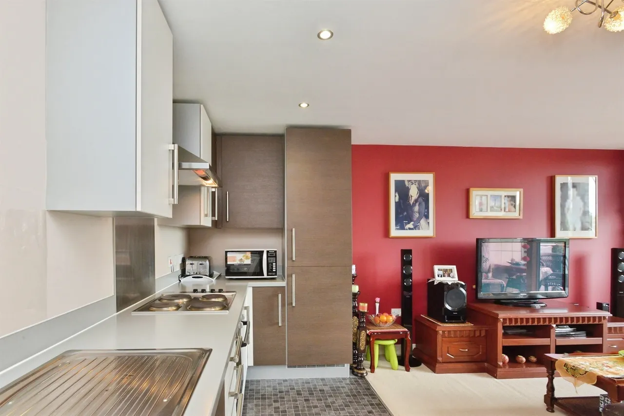 South Row, Milton Keynes, MK9, photo 6