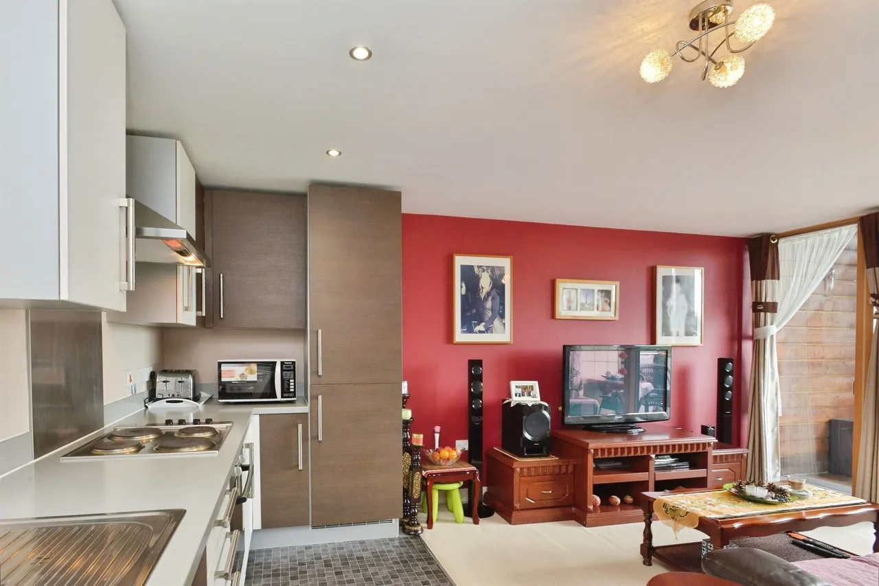 South Row, Milton Keynes, MK9, photo 9