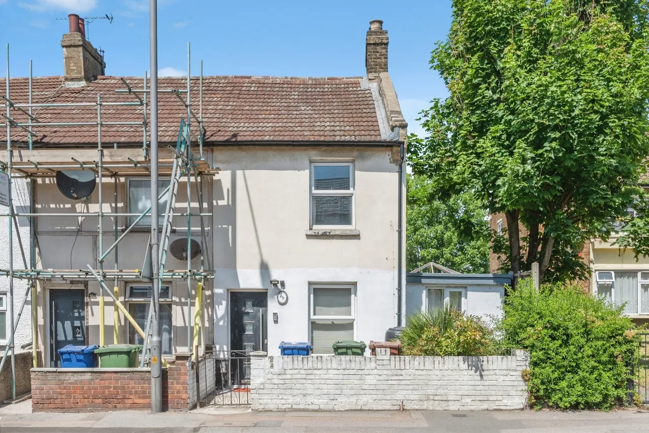 3 bed house for sale — London Road, Grays, Essex, RM20
