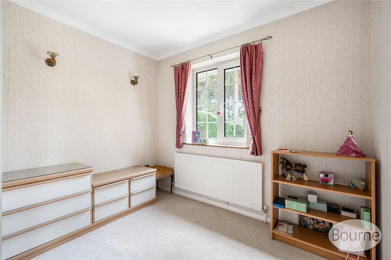 Paxton Gardens, Woodham, GU21, photo 9