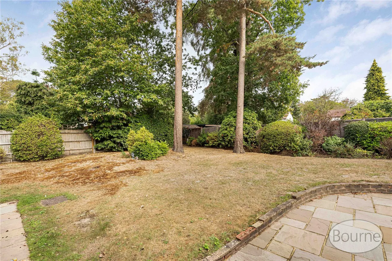 Paxton Gardens, Woodham, GU21, photo 12