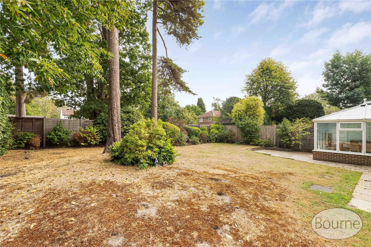 Paxton Gardens, Woodham, GU21, photo 11