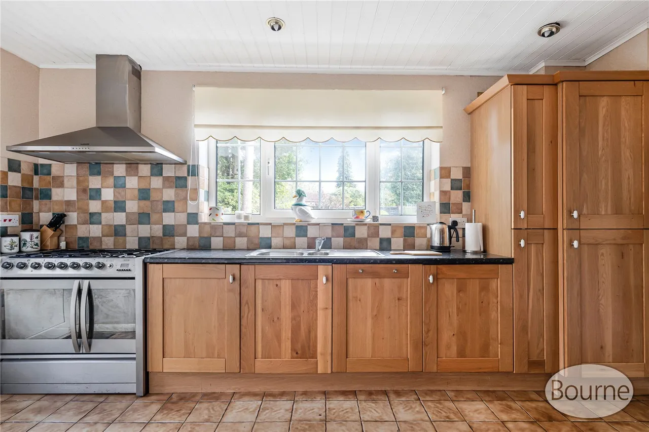 Paxton Gardens, Woodham, GU21, photo 17