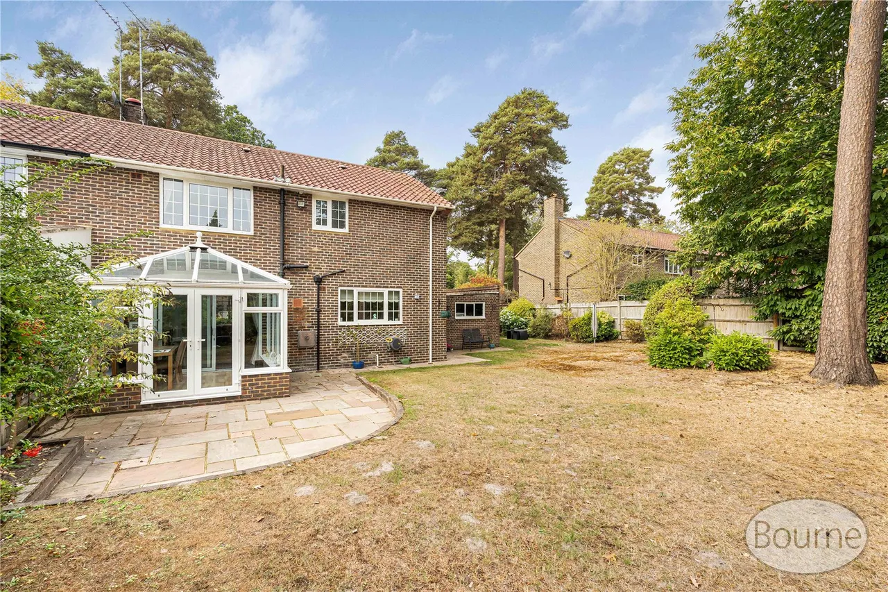 Paxton Gardens, Woodham, GU21, photo 19