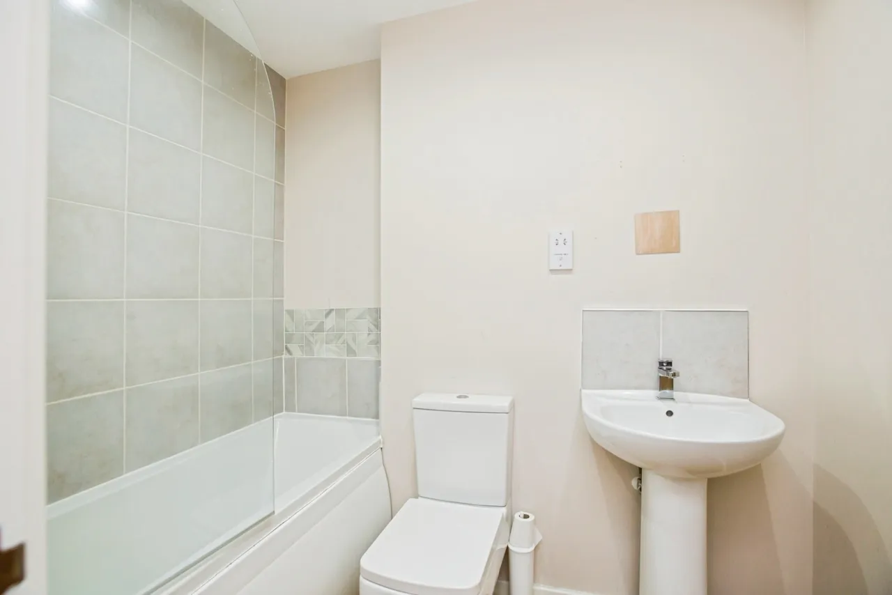 Pellon Lane, Halifax, West Yorkshire, HX1, photo 17