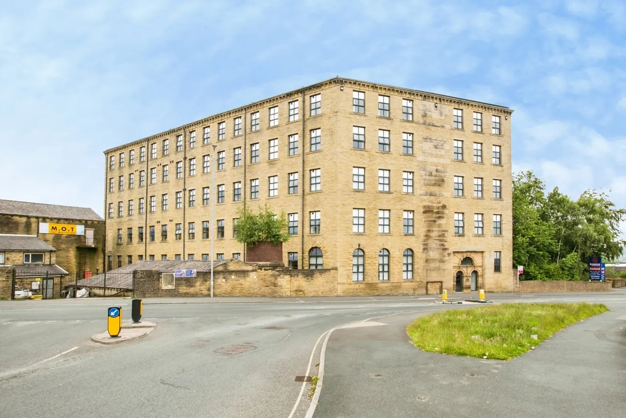Pellon Lane, Halifax, West Yorkshire, HX1, photo 11