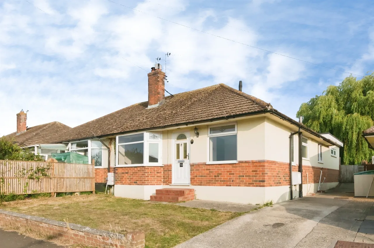 2 bed house for sale — Gorringe Drive, Eastbourne