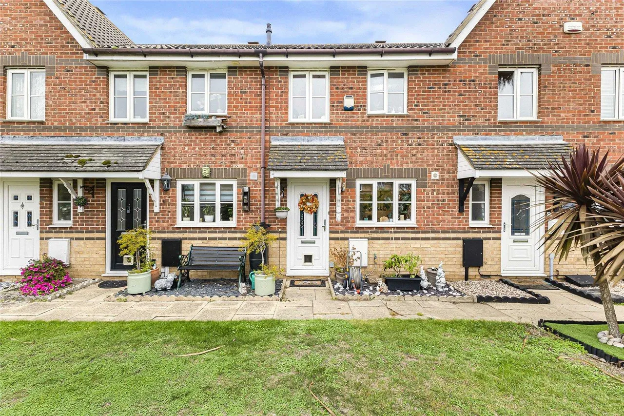 2 bed house for sale, Leaman Close, ME3