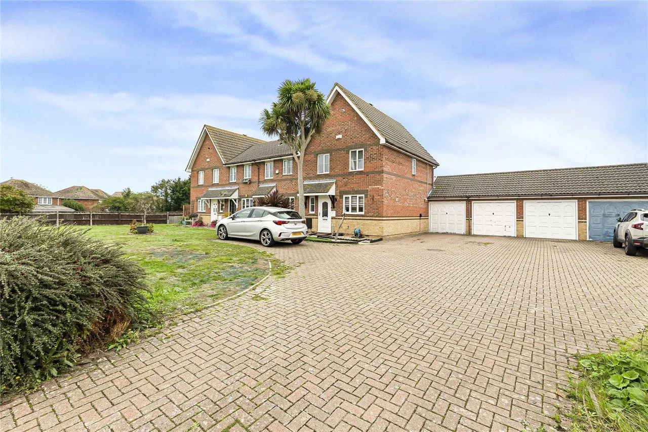 Leaman Close, ME3, photo 12
