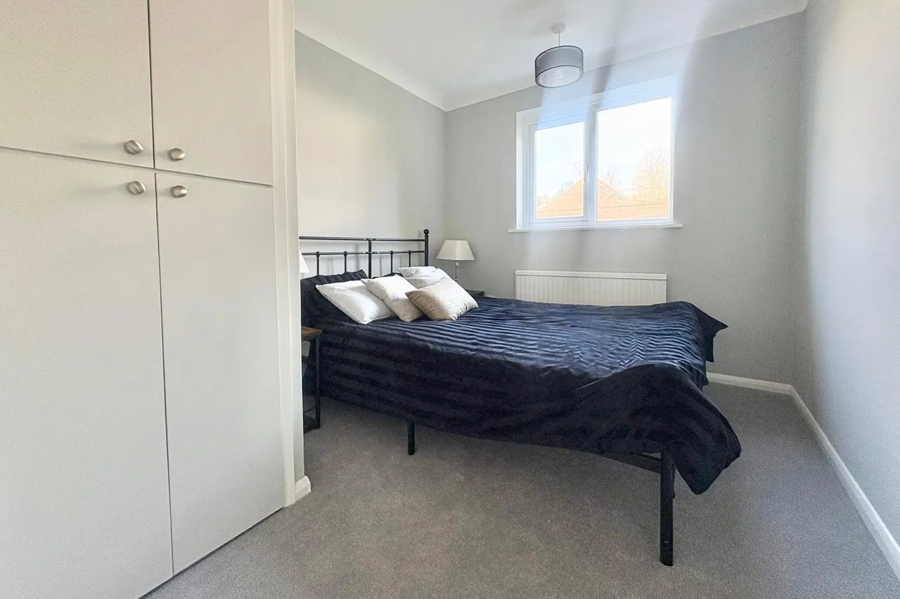 Cherry Tree Close, Farnham, Surrey, GU9 7LU, photo 8