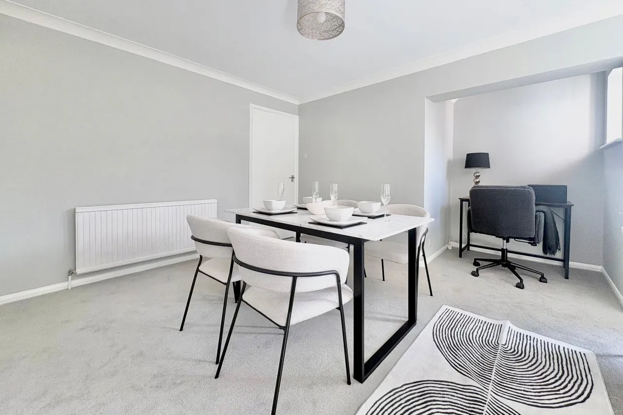 Cherry Tree Close, Farnham, Surrey, GU9 7LU, photo 6