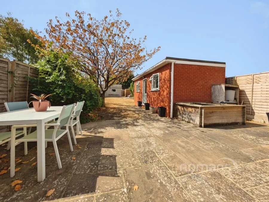 Beech Lane, Earley, RG6, photo 2